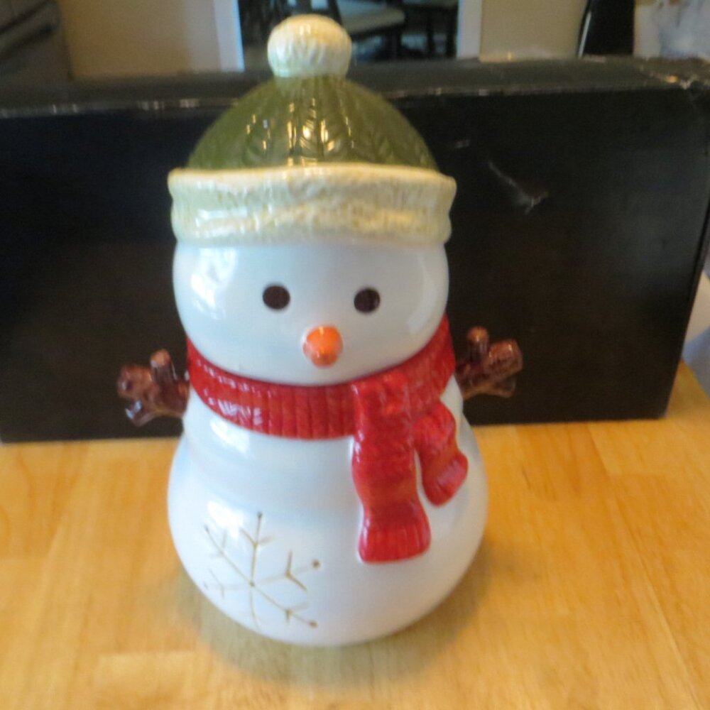 Harry & David Snowman Cookie Jar Red Scarf Green Hat Snowflake 12 in